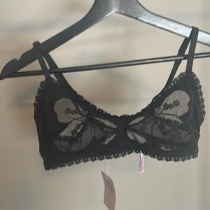 BNWT Savage X Fenty size M bralette.